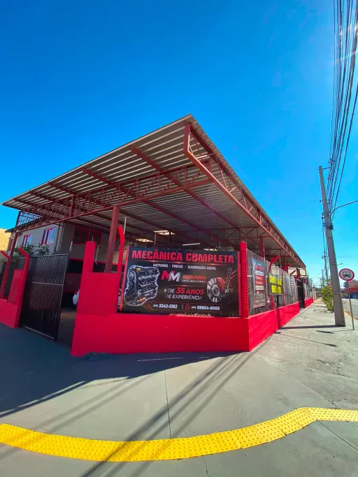 Fachada com Banner da Mecânica